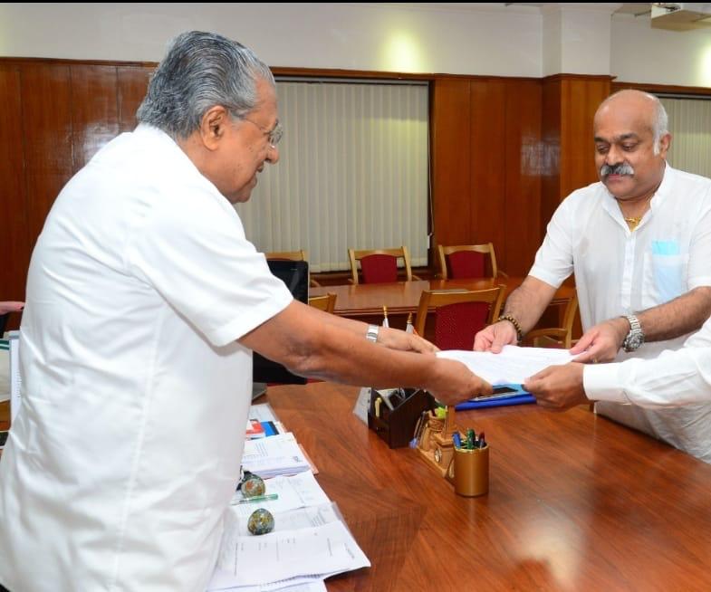 SSS Member Dr Jayakumar state president all Kerala Medical college PTA  presenting  a memorandum  for additional medical careto Hon. CM of Kerala