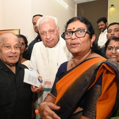 Reminder memorandum for vande Bharth Train from Kasi Viswanath to Padmanabha  to former Hon Governor  by SSS VP & President during his visit to Palakkad